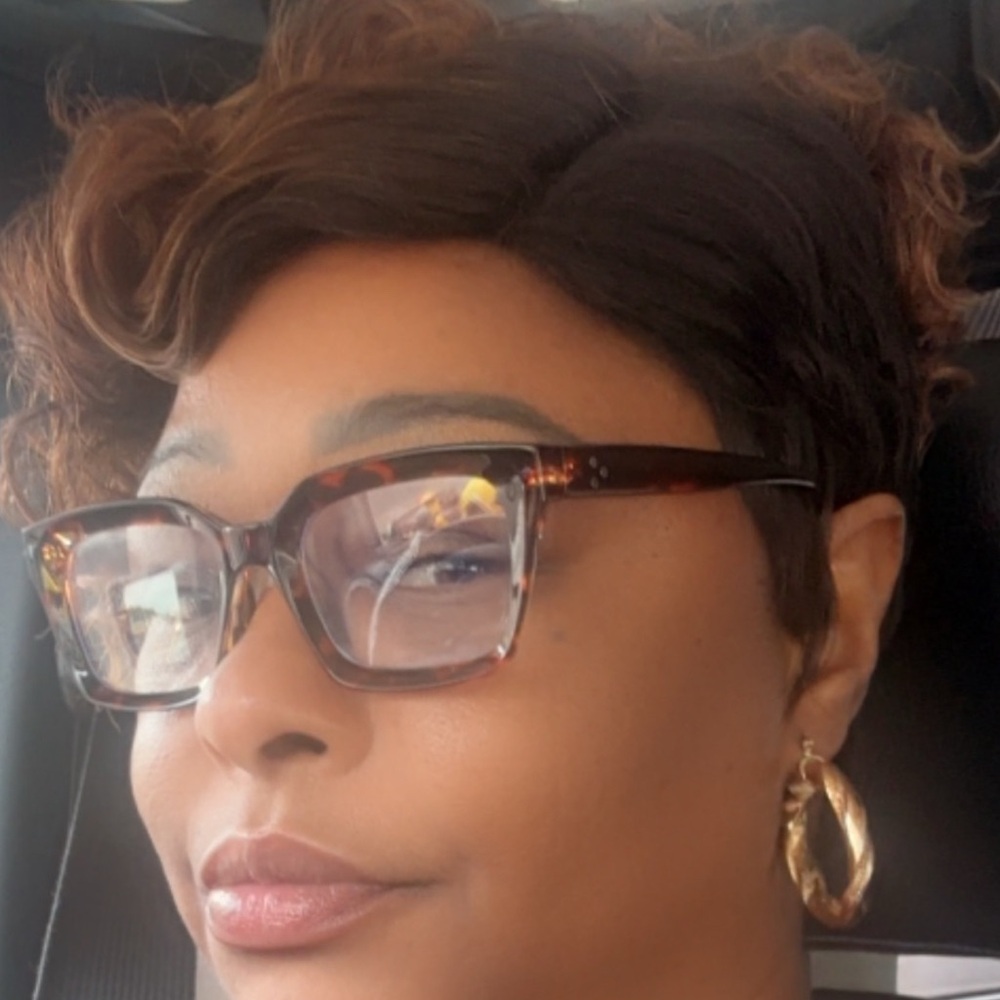 Meet your Posher, Lakesia